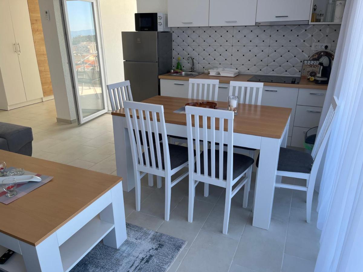 Sea View, Peaceful. Apartamento Makarska Exterior foto